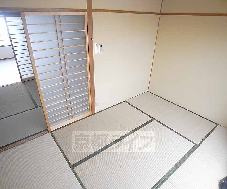 居室・リビング　畳でゴロゴロもありでしょう・