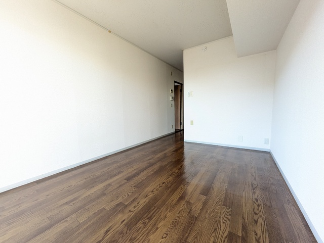 居室・リビング　日当たり良好の１０帖リビング