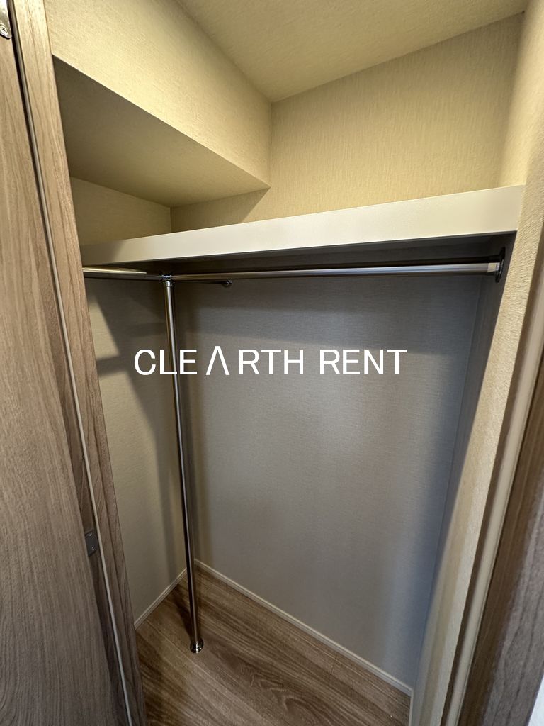 収納　ハンガーパイプを備えたクローゼット