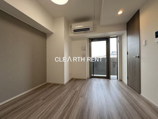 居室・リビング　擦り傷や汚れに強く美しさが持続するフローリングを採用