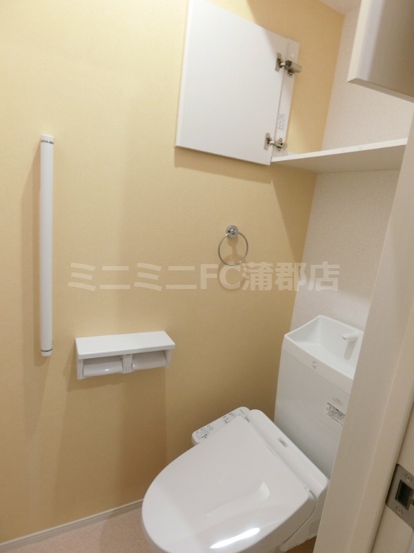 トイレ　温水洗浄便座付き