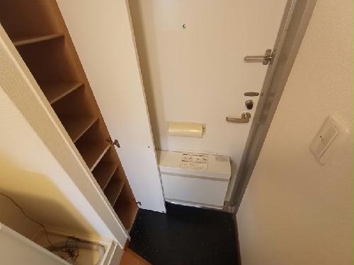 玄関　玄関には下駄箱スペースがあります。