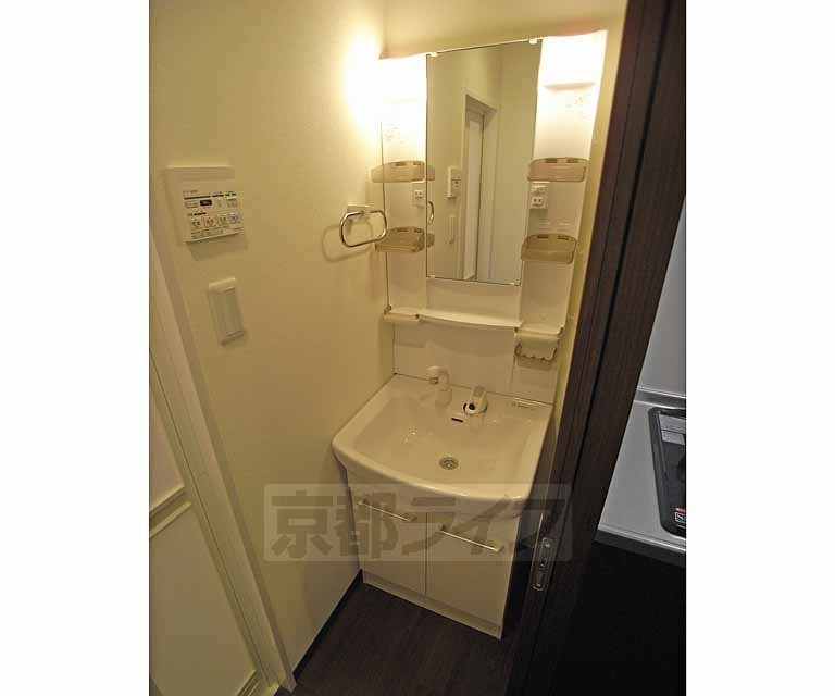 洗面設備　独立洗面台つきです。