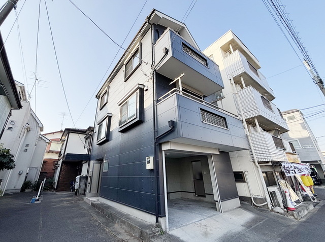 建物外観　～青い空、白い雲～