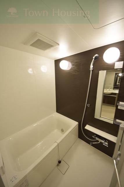 バス・シャワールーム　経済的な追炊きのバスルーム