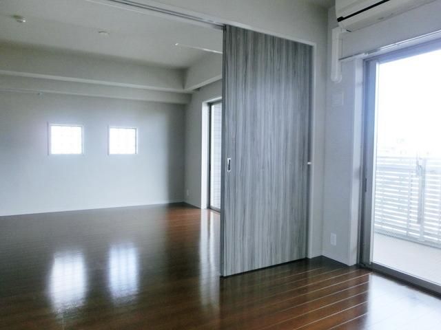 居室・リビング　★居室との境は引き戸なのでデッドスペースが少ないです★