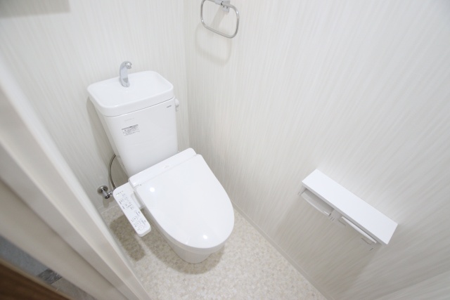 トイレ　※別室の参考写真の為、現況優先です。