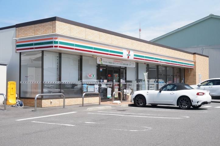 コンビニ　セブンイレブン（コンビニ）まで481m