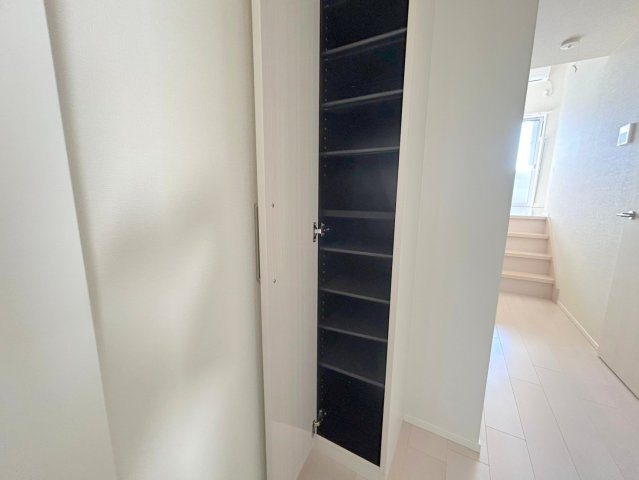 収納　大きいシューズボックスは靴がいっぱい入れれますね。