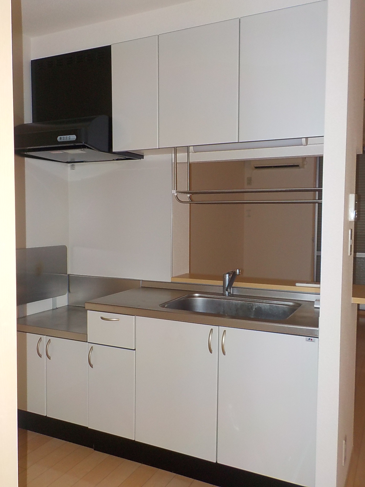 キッチン　※同じ間取りの別部屋の写真です（現況優先）