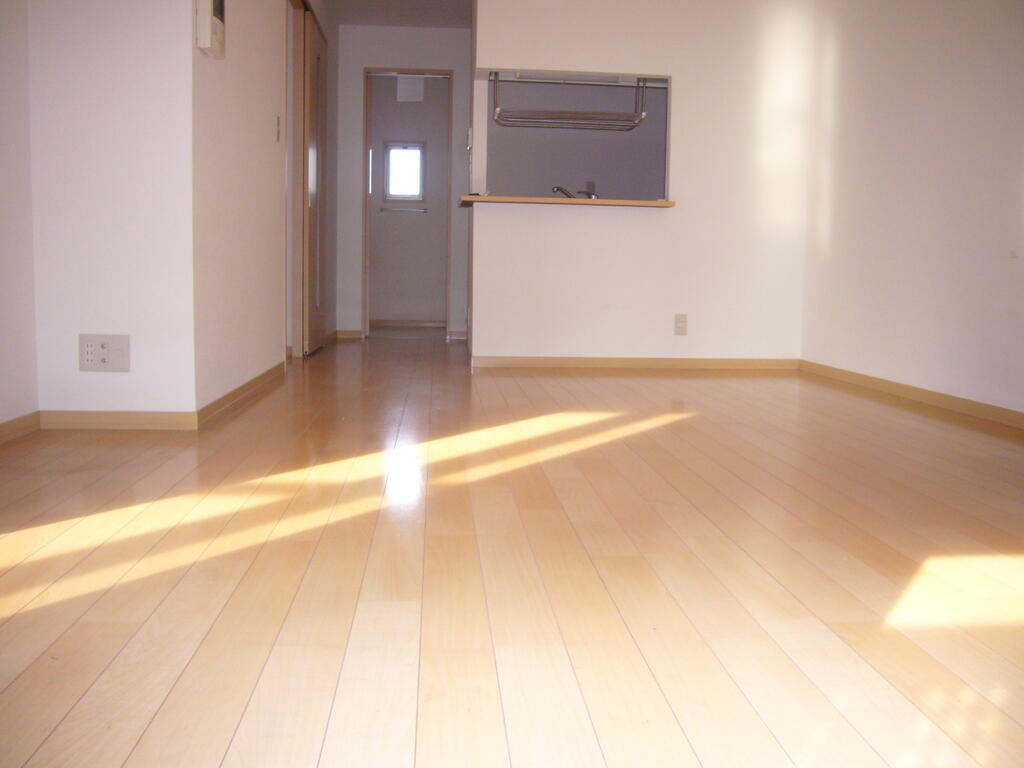 居室・リビング　※同じ間取りの別部屋の写真です（現況優先）