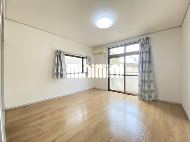 居室・リビング　同物件別室のイメージ写真