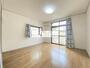 居室・リビング　同物件別室のイメージ写真