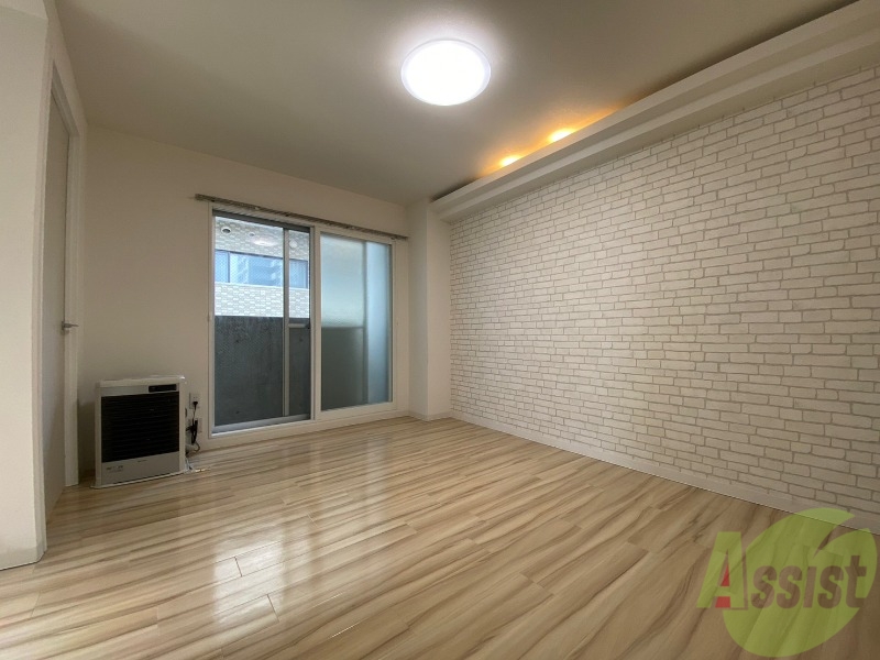 居室・リビング　リビングです。木目のフローリングが落ち着きますね。