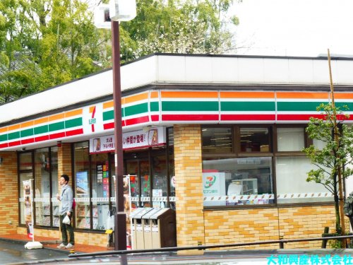 コンビニ　セブン－イレブン町田市民ホール前店（コンビニ）まで453m