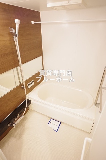 バス・シャワールーム　浴室乾燥機・追炊き機能付きのお風呂！