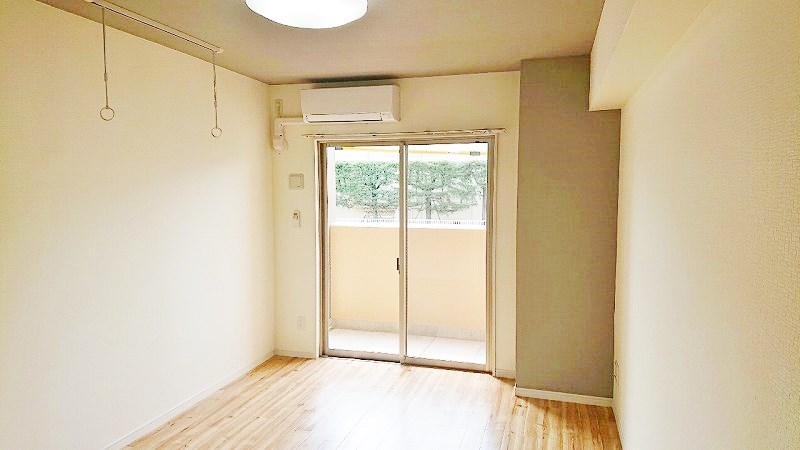 居室・リビング　★洋室10.6帖★