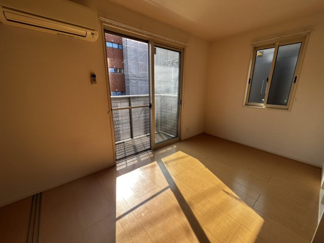 居室・リビング　同物件別部屋写真