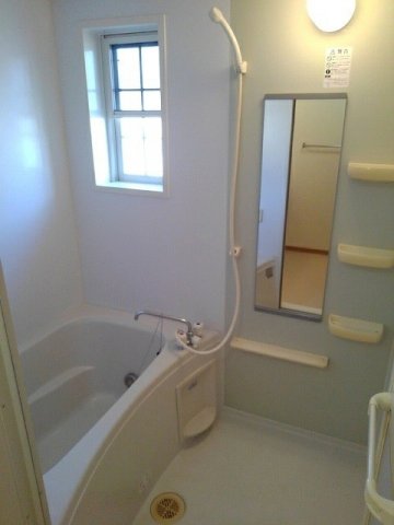 バス・シャワールーム　追い焚き機能付きのお風呂です♪