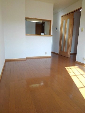 居室・リビング　明るいリビングです☆