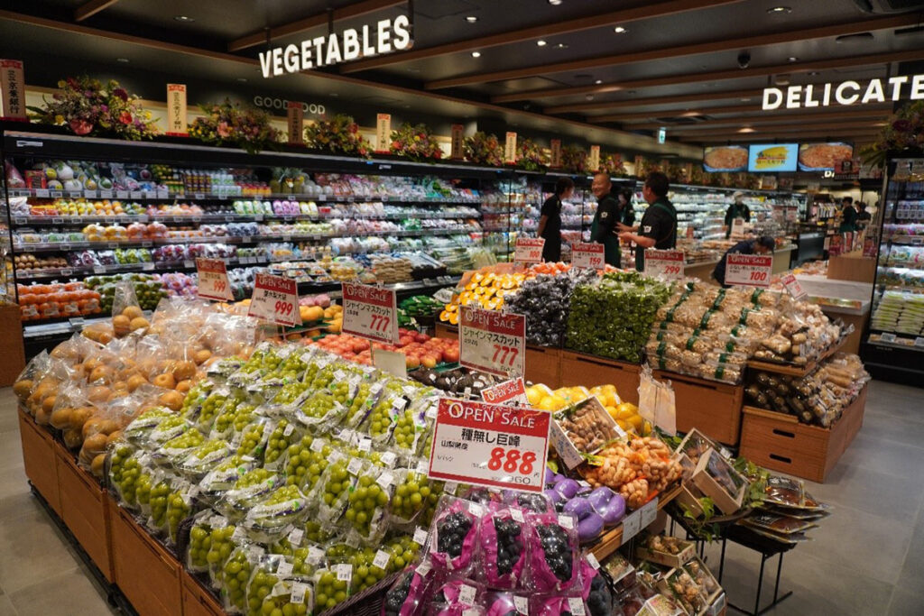 スーパー　ワイズマートアトレ信濃町店（スーパー）まで694m