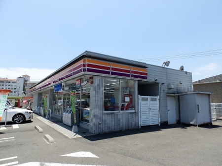 コンビニ　ファミリーマート倉敷中島松之内店（コンビニ）まで572m
