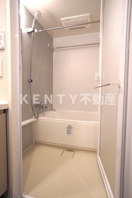 バス・シャワールーム　コンパクトで使いやすいお風呂です