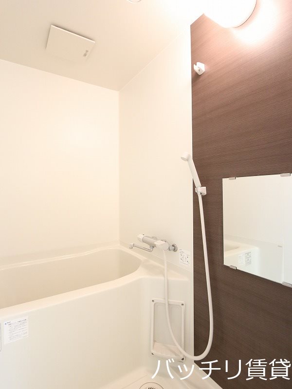 バス・シャワールーム　※同型タイプの為、現状を優先いたします。