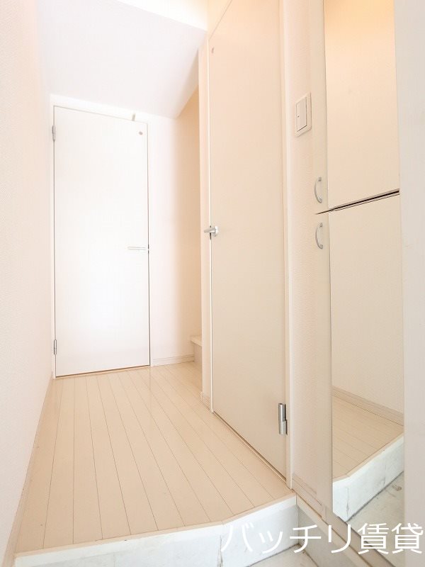 玄関　※同型タイプの為、現状を優先いたします。