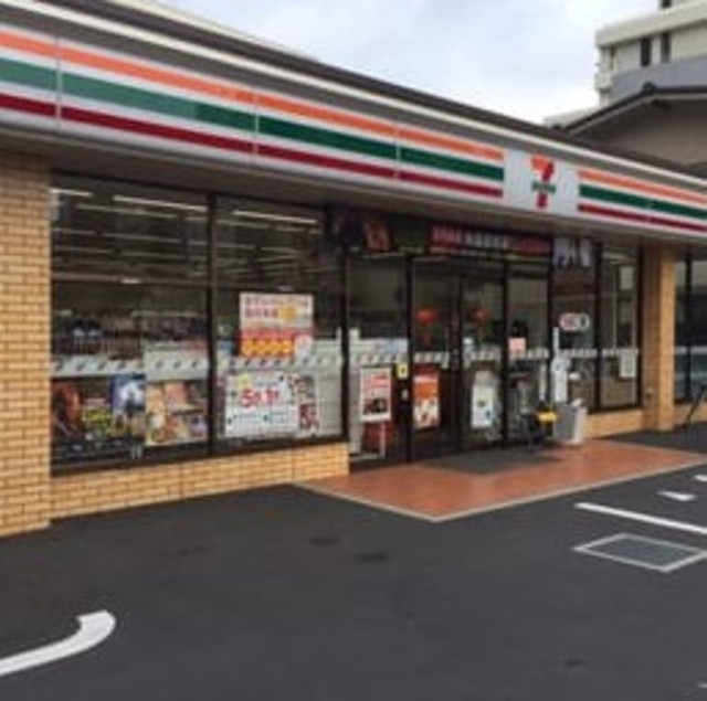 コンビニ　セブンイレブン東京医科大前店（コンビニ）まで160m