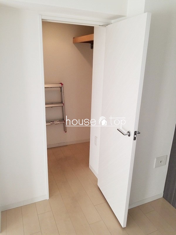 収納　奥行きのある広々としたウォークインクローゼット！！