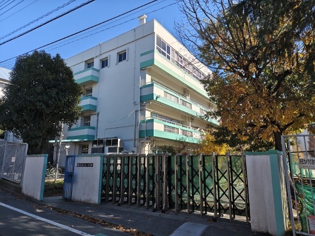 中学校　国分寺市立第二中学校（中学校）まで591m