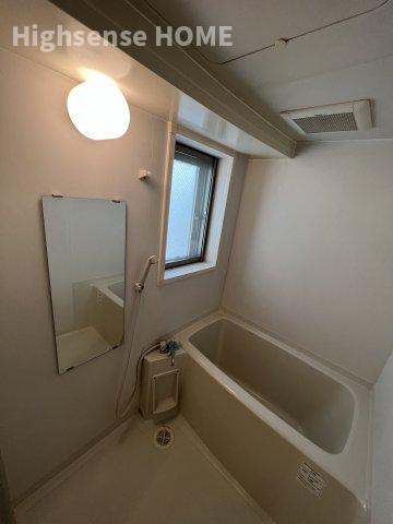 バス・シャワールーム　落ち着いた空間のお風呂です