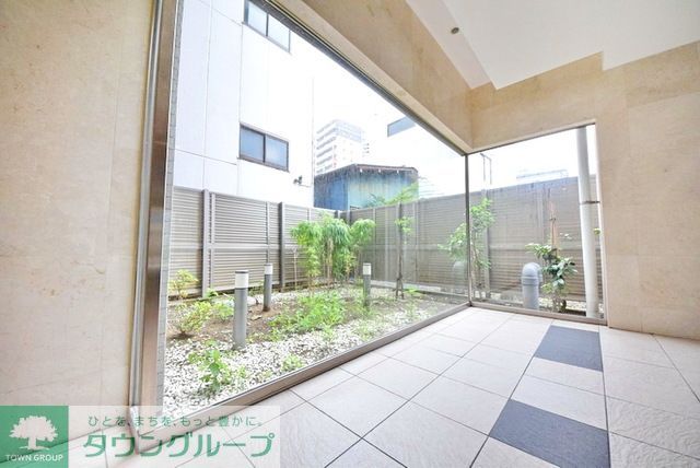 エントランス　綺麗なエントランスホールです