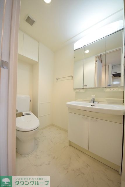 洗面設備　ワイドタイプのシャンプードレッサー