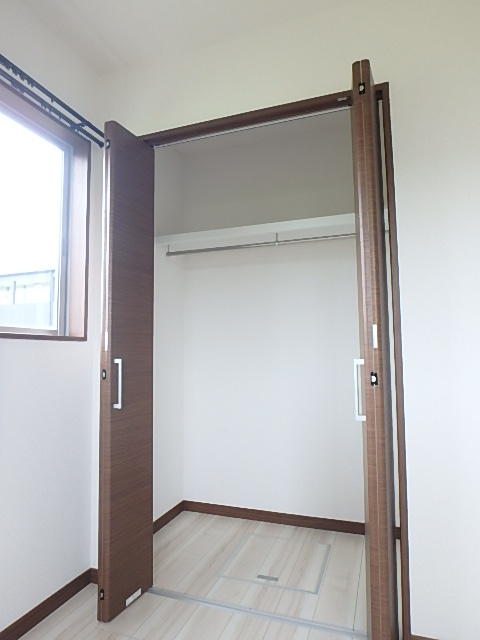 収納　写真は同型・反転タイプのお部屋です☆