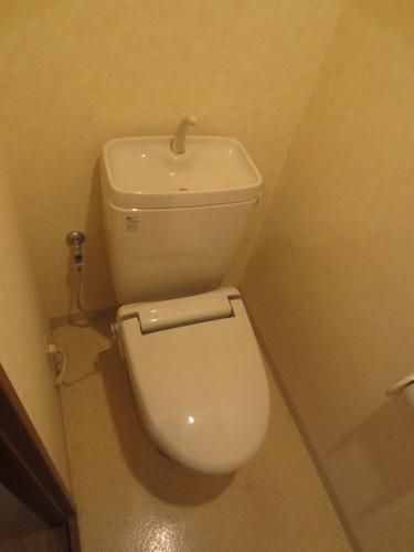 トイレ　清潔感のあるトイレですね。