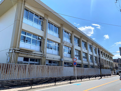 中学校　川崎市立稲田中学校（中学校）まで1142m