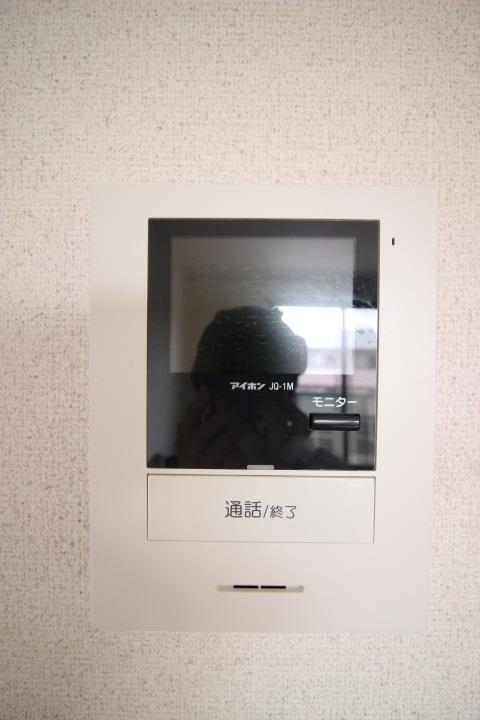 セキュリティ　来訪者を確認できるTVモニターフォン付き