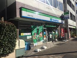 コンビニ　ファミリーマート新宿余丁町店（コンビニ）まで183m