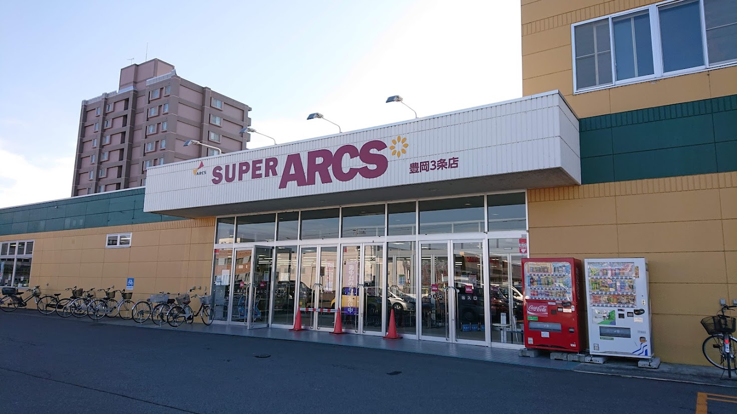 ショッピングセンター　旭川豊岡タウンプラザ（ショッピングセンター）まで974m