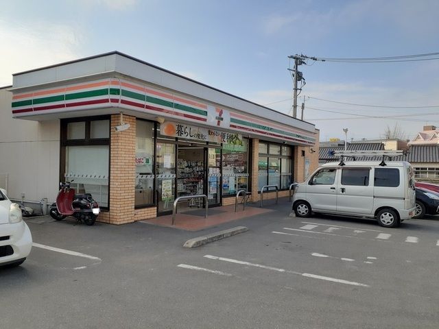 コンビニ　セブンイレブン（コンビニ）まで200m