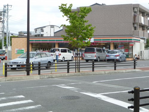 コンビニ　セブンイレブン日進赤池３丁目店（コンビニ）まで930m