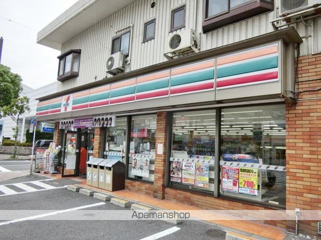 コンビニ　セブンイレブン（コンビニ）まで562m