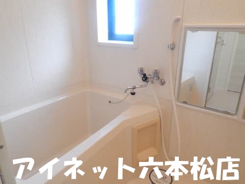 バス・シャワールーム　一日の疲れを癒してください。