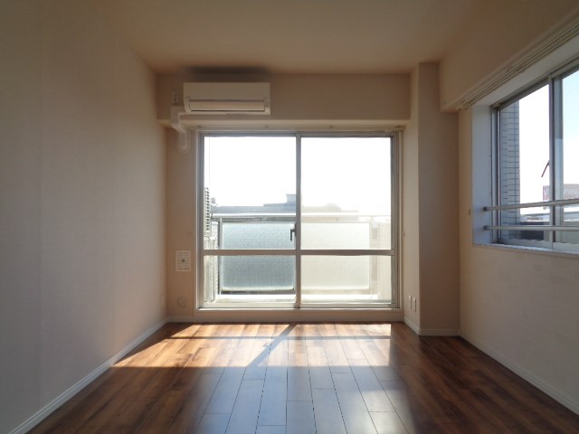 居室・リビング　同物件別部屋参考写真です