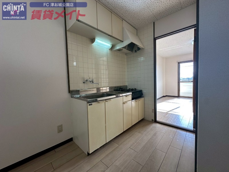 キッチン　同物件別部屋の写真