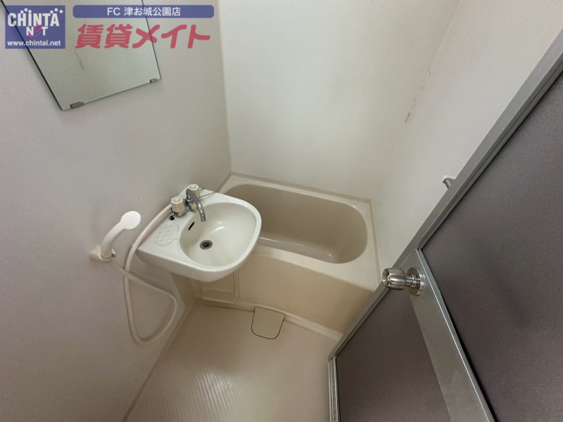 バス・シャワールーム　同物件別部屋の写真