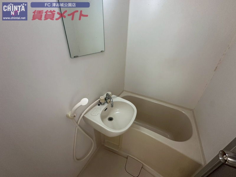 洗面設備　同物件別部屋の写真