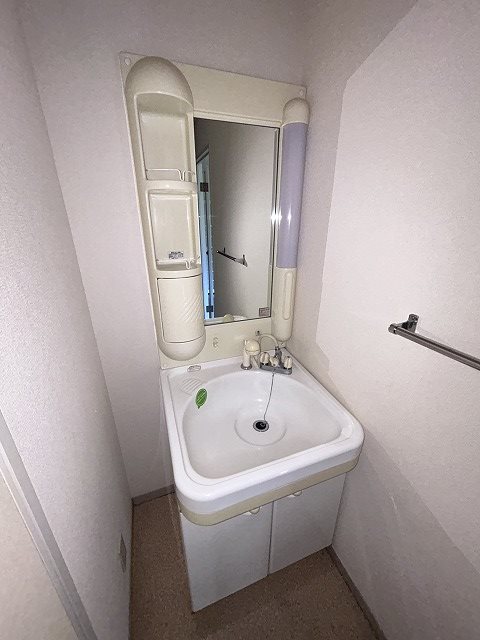 洗面設備　写真は201号室です(参考)